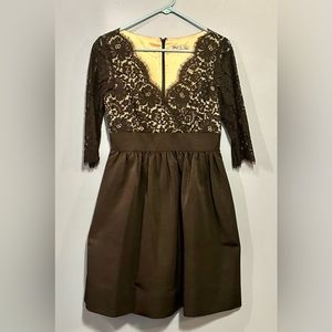 Very pretty tea length party dress!!